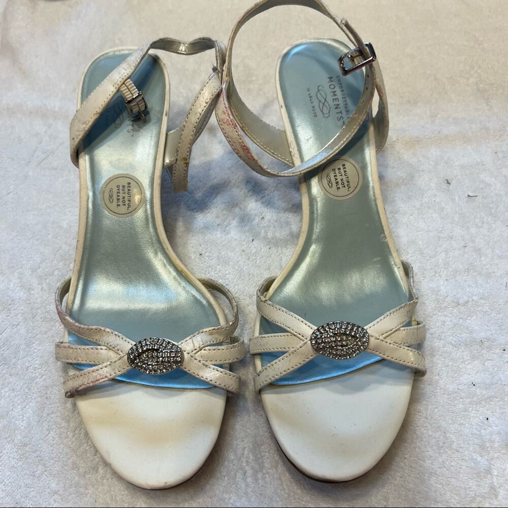 Unforgettable Moments Silver Strappy Heels w/ Rhinestone Centerpiece Size 9.5